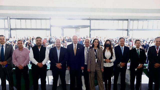 Enrique Alfaro y transportistas