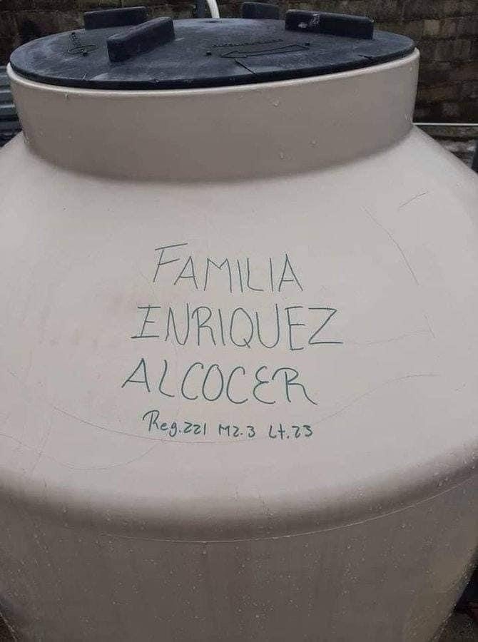 Memes de tinacos amarrados y con nombre del dueño inundan X