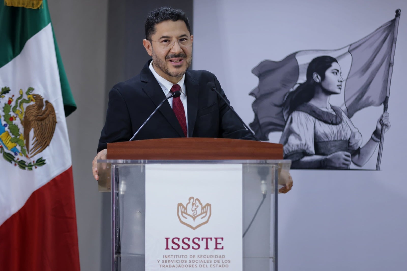 Martí Batres, director general del ISSSTE