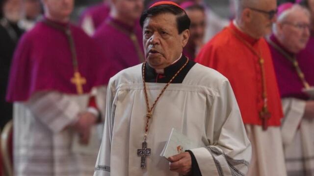 Norberto Rivera, arzobispo primado emérito de México, participó en procesión de traslado del féretro del Papa Francisco en El Vaticano
