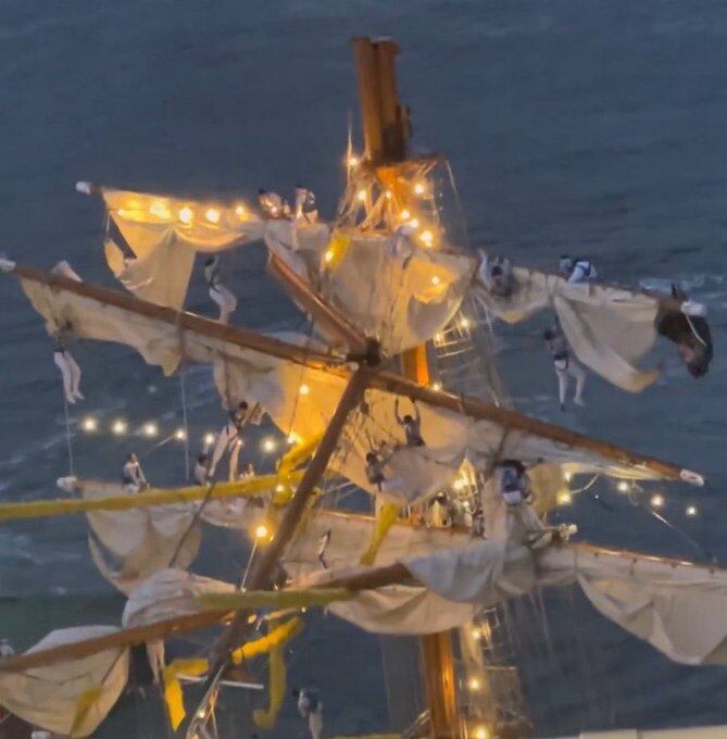 Buque Escuela Cuauhtémoc: Marinos quedaron colgados en las velas