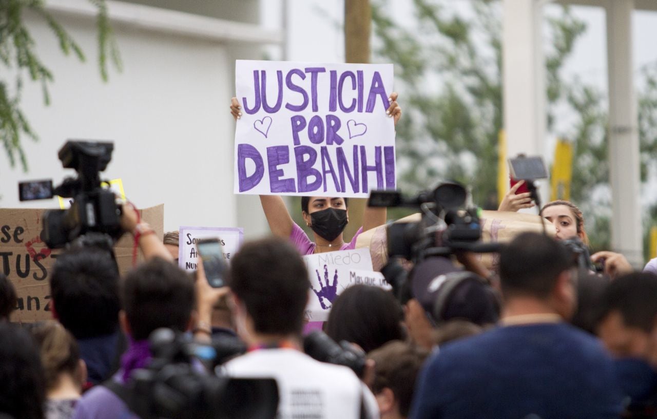 Mujeres exigen justicia a motel Nueva Castilla por Debanhi Escobar.