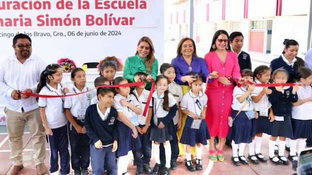 Evelyn Salgado entrega primaria en Guerrero