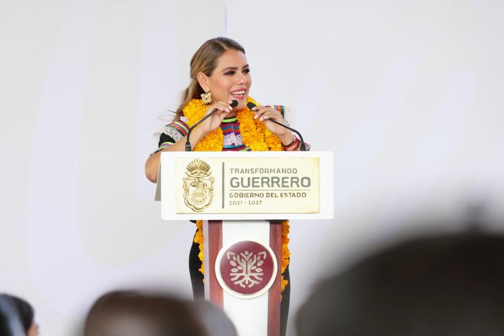 Evelyn Salgado inauguró obra en Conalep de Chilapa afectado por los sismos de 2017
