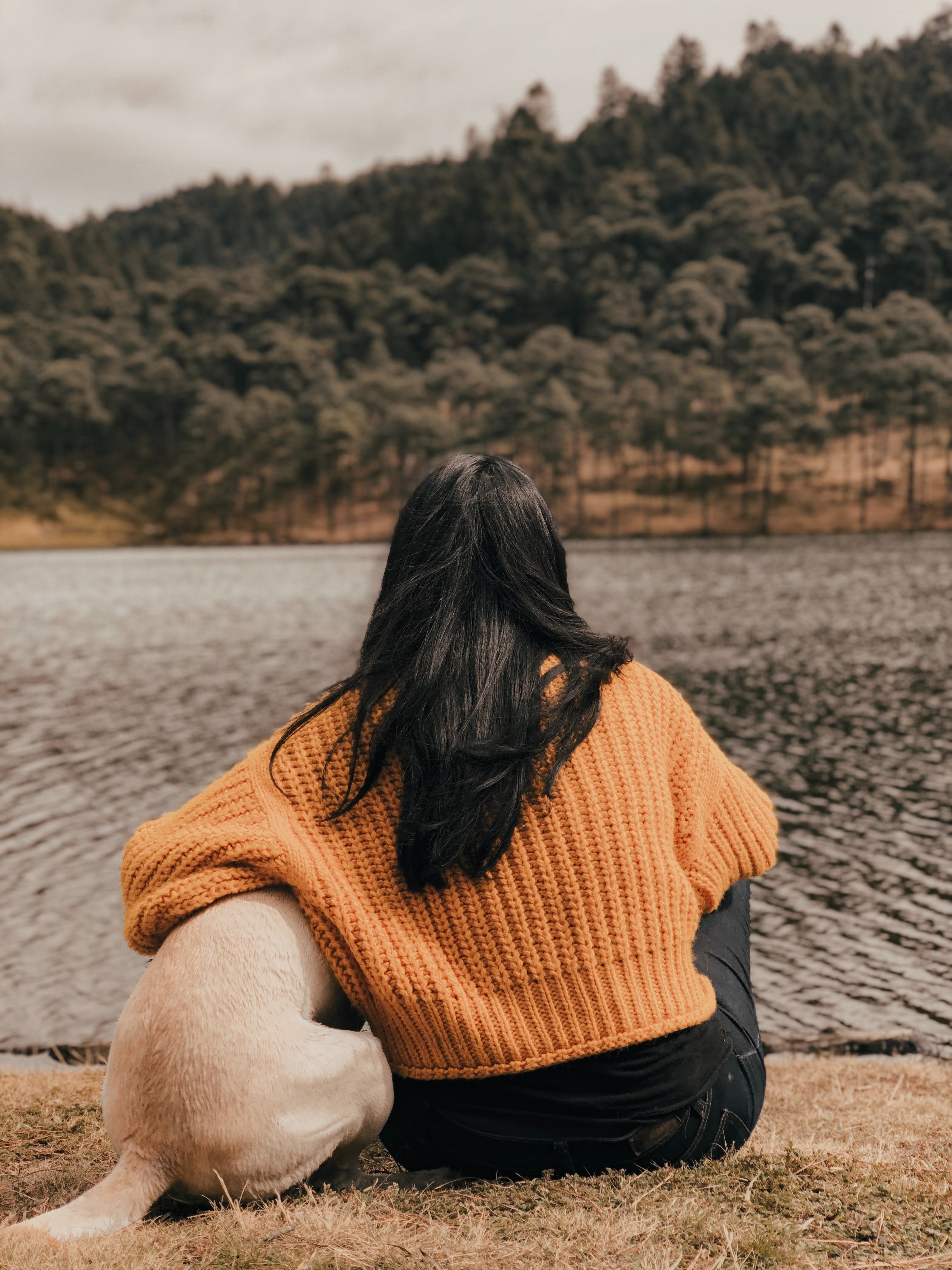 Niña con perro