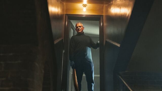 La imperdible película de suspenso en Netflix que exhibe los retorcidos secretos de la gente rica