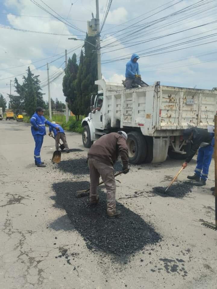 Gobierno de Metepec repara baches
