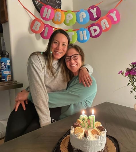 Anissa Urtez y Amanda Chidester