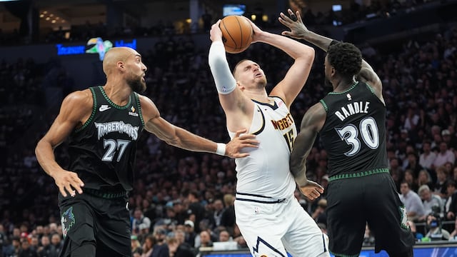 Timberwolves vencen a Nuggets y toman ventaja 2-1 en la NBA
