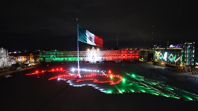 Luces encendidas por la Independencia