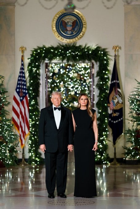 La foto de Navidad de Donald Trump y Melania Trump.