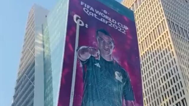 Andrés Guardado en un rascacielo de Qatar