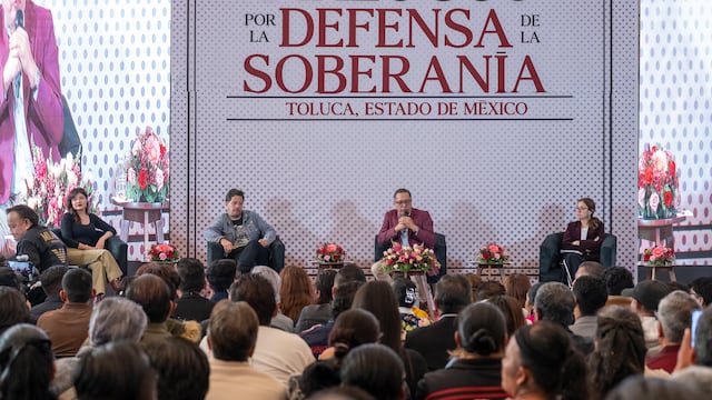 Ricardo Moreno moderó el encuentro impulsado por Morena para promover la formación política y la defensa de la soberanía.