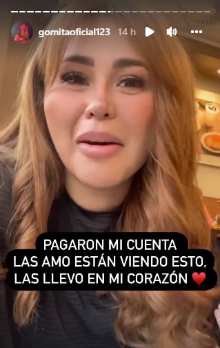 Le pagan cuenta a Gomita en restaurante.