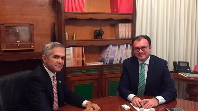 En qué problema están el hoy senador y el académico en Estados Unidos