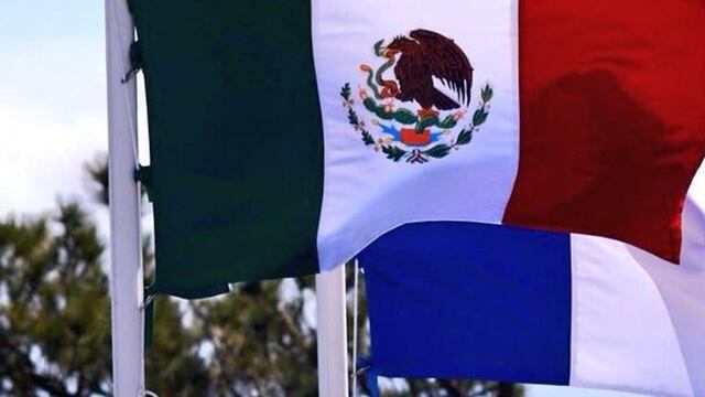 Banderas de México y Francia