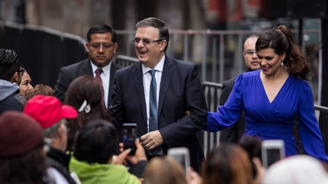 Marcelo Ebrard y Rosalinda Bueso