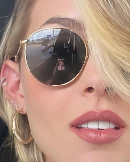 Reflejo en lentes de Mariana Rodríguez