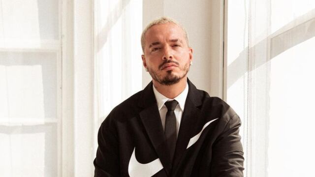 J Balvin como "maestro de educación física"