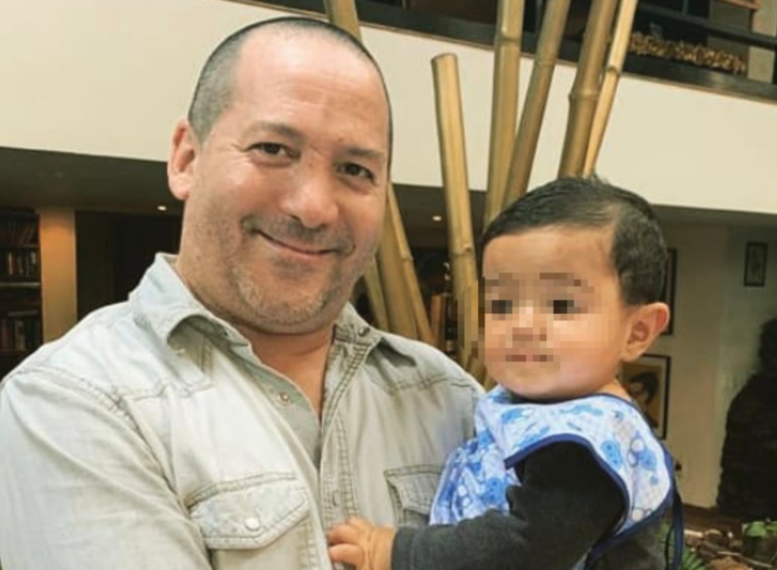 Luis Enrique Guzmán y su hijo Apolo