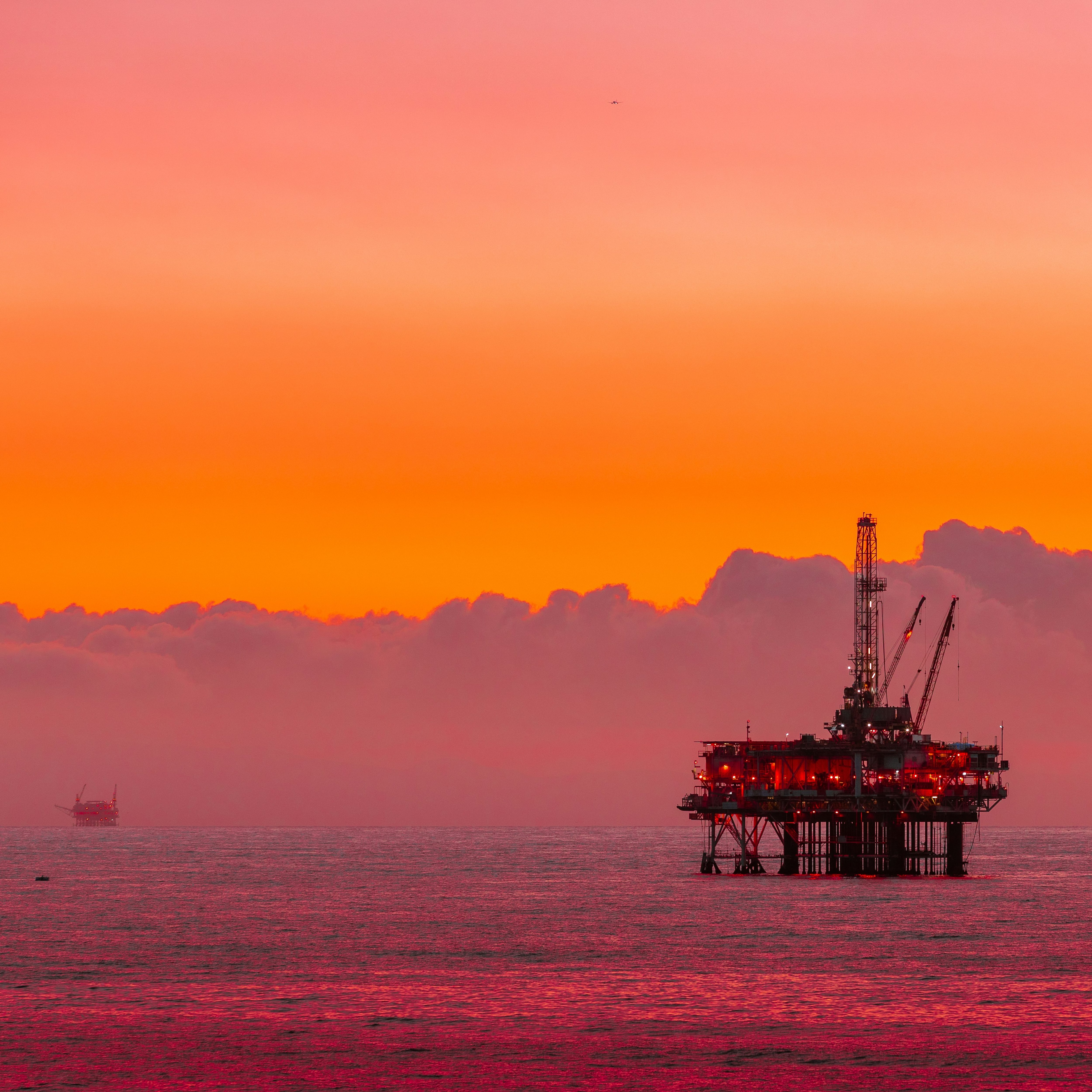 Estados Unidos anuncia perforaciones petroleras frente a las costas de California y Florida