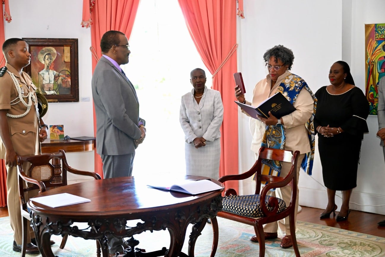 Juramento de Mia Mottley como primera ministra de Barbados