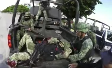 Militar con la pierna herida