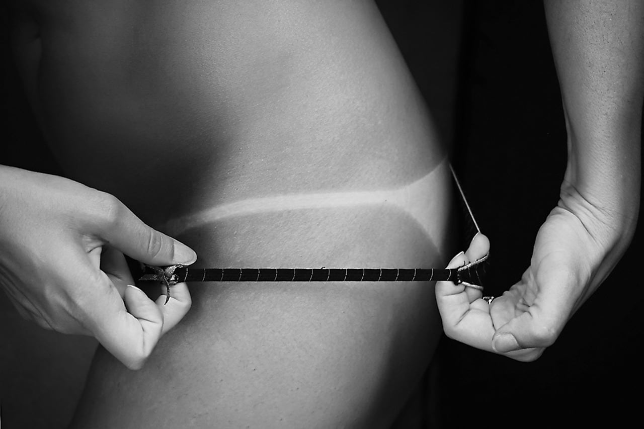 Mujer adicta a los bronceados