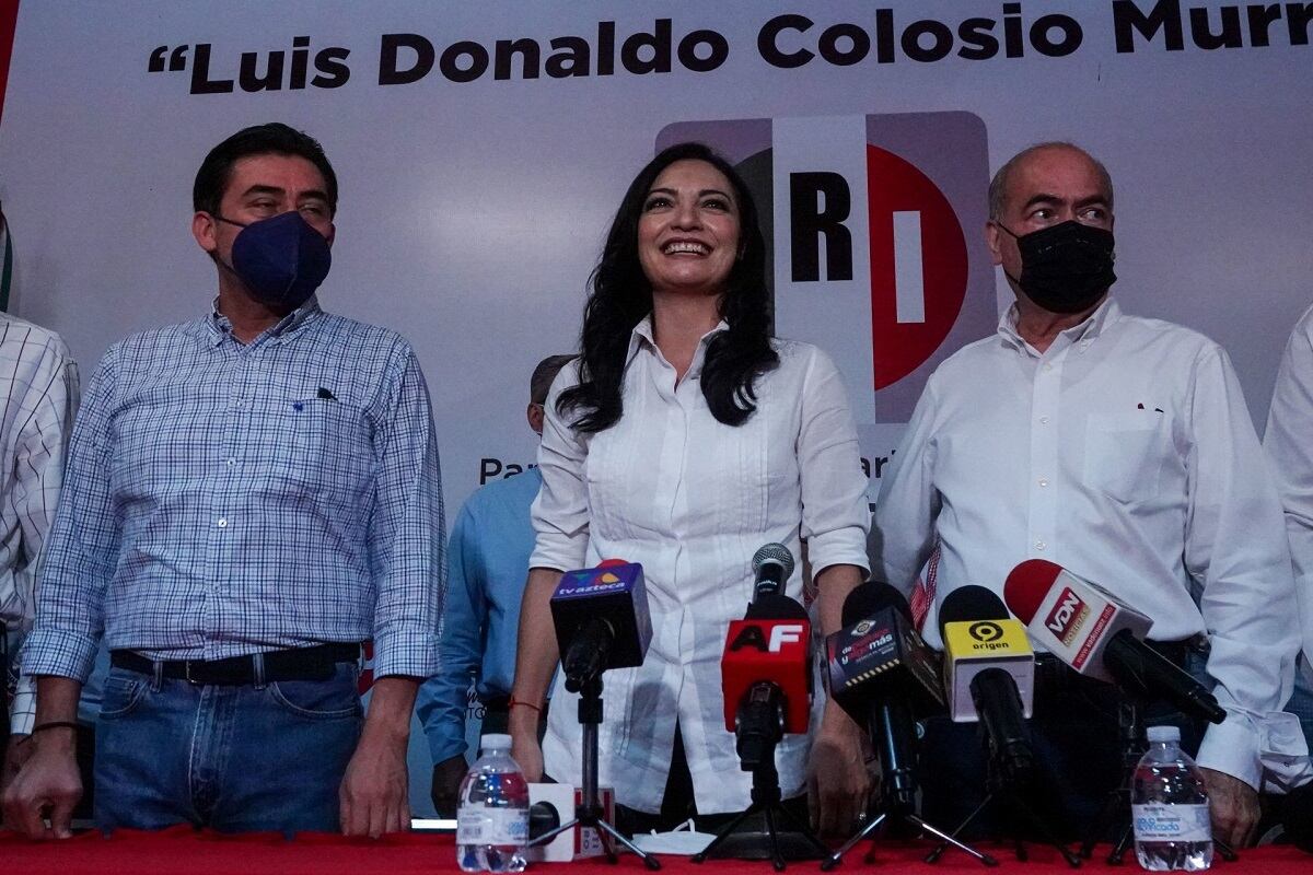 Mely Romero Celis en conferencia de prensa