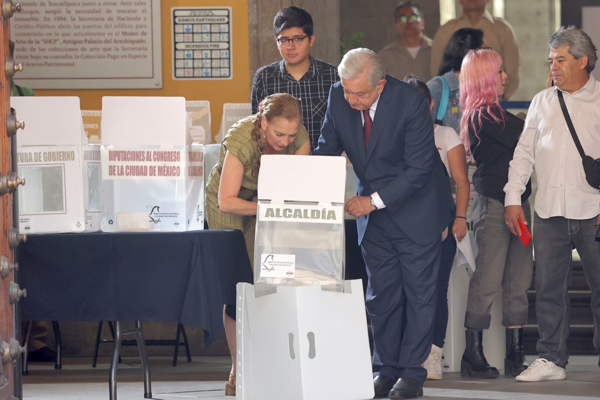 AMLO ya votó y esto dijo