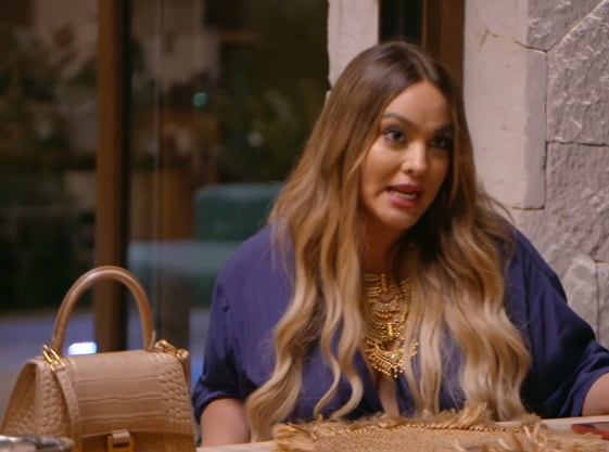 Mayeli Alonso respondiéndole a Sandra Vidal en Rica Famosa Latina.