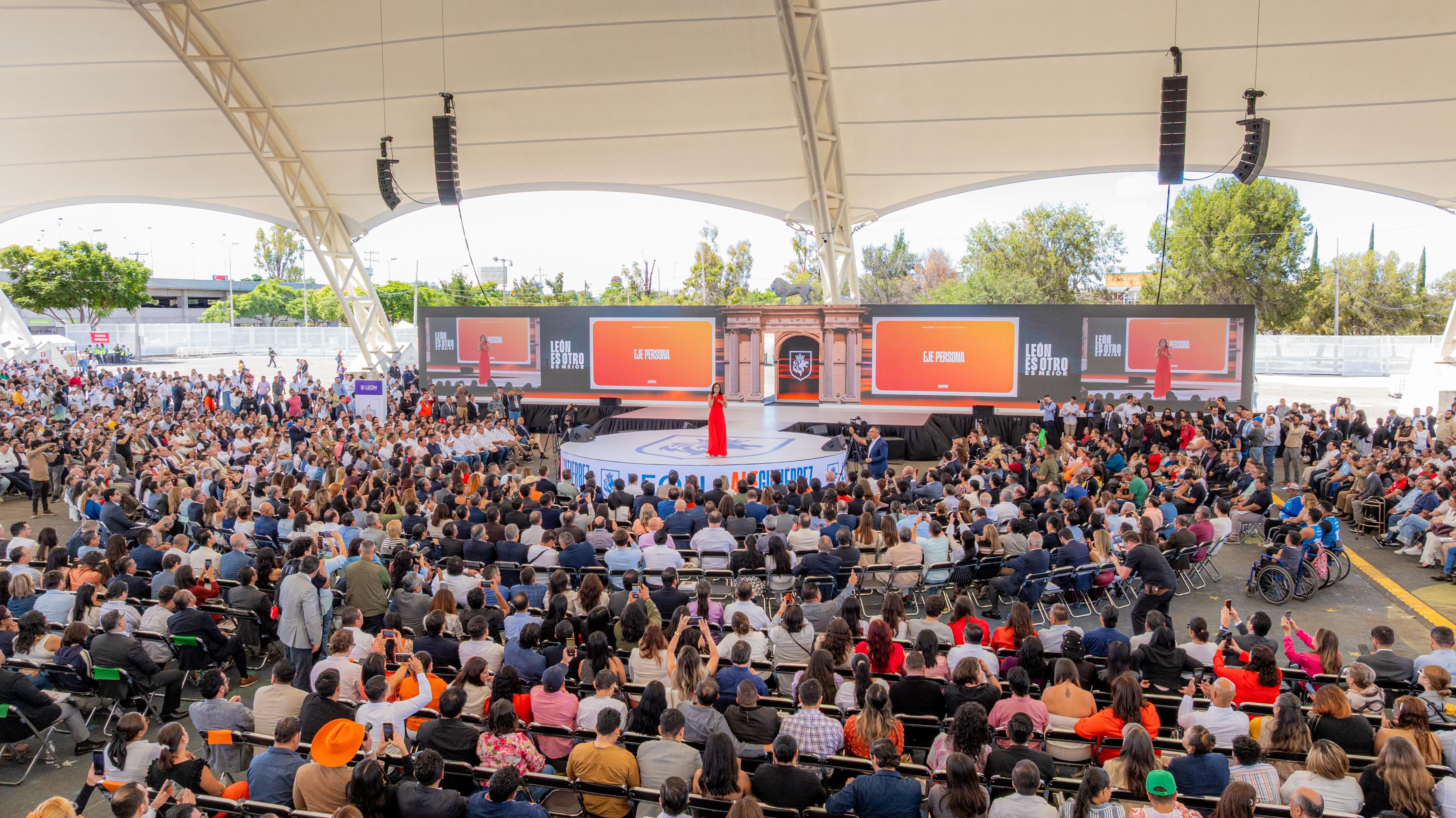 Ale Gutiérrez realiza Segundo Informe de Gobierno.