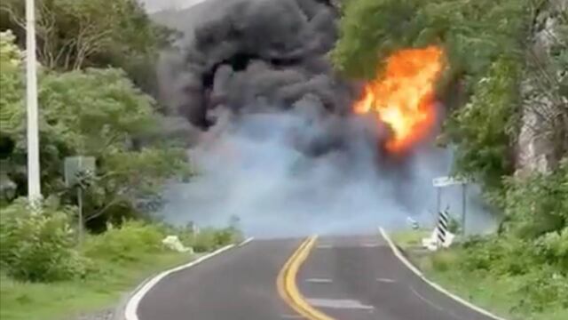 Pipa vuelca y explota