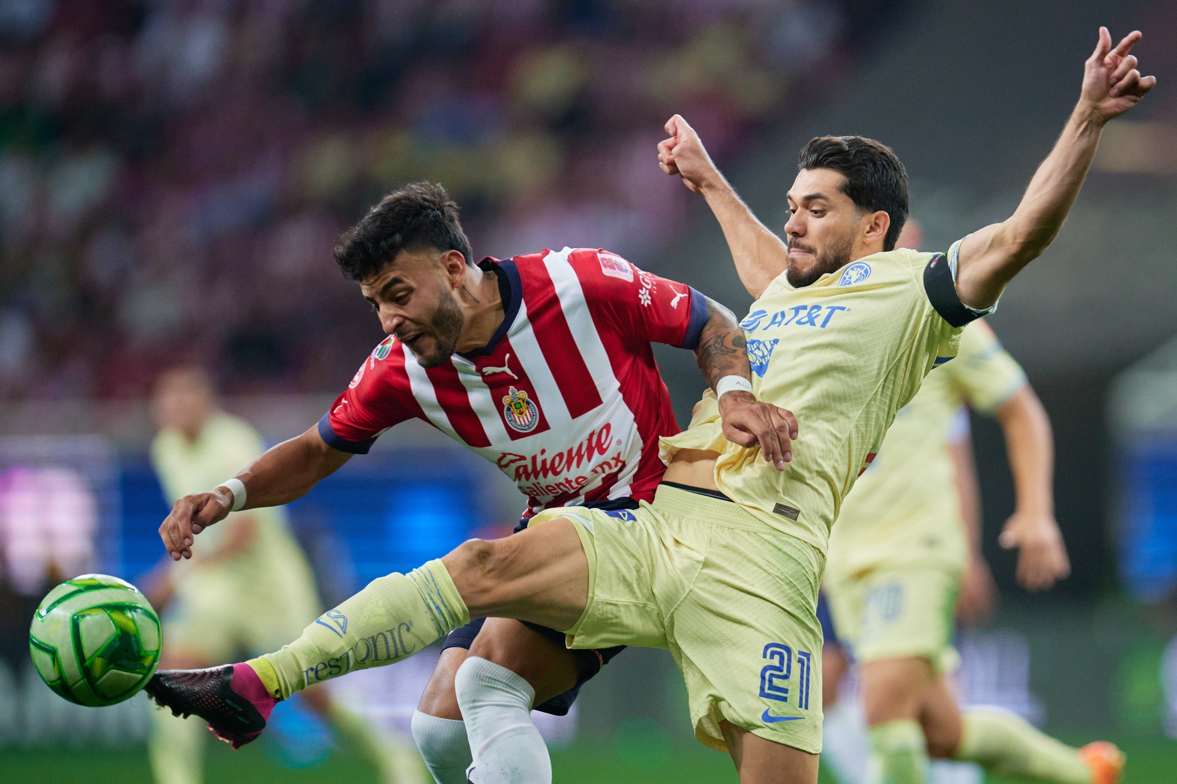 Alexis Vega no puede contra el América