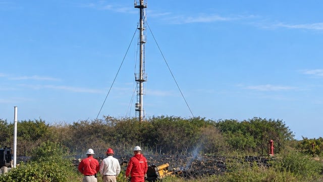 Pemex controla conato de incendio en las inmediaciones de Dos Bocas
