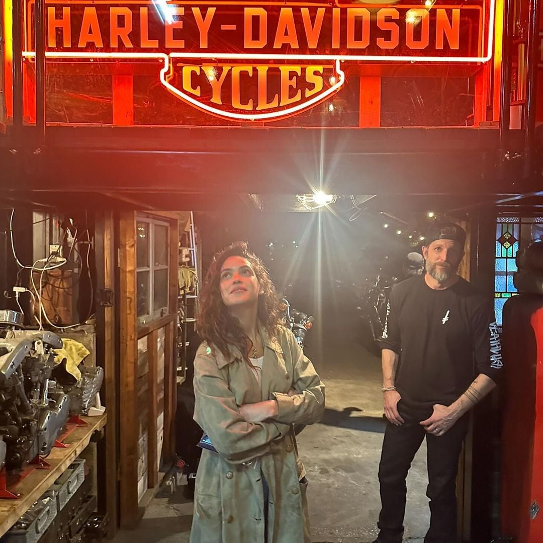 Jason Momoa y Adria Arjona, hija de Ricardo Arjona, son novios y estos fotos lo confirmaron