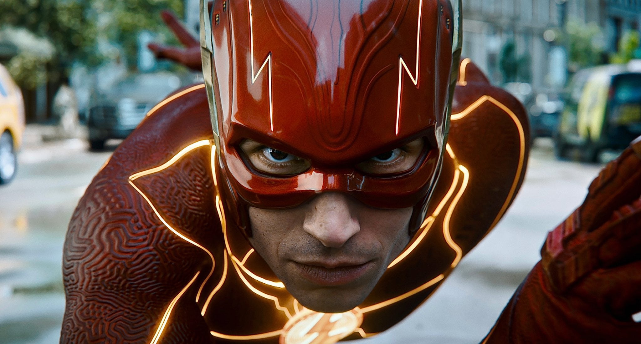 Ezra Miller como Barry Allen 'The Flash'