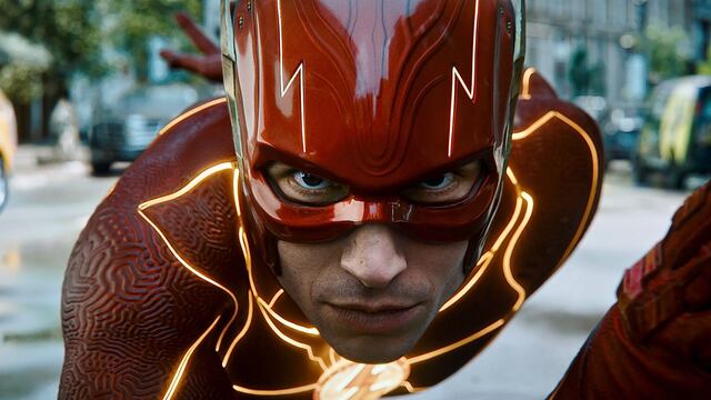 Ezra Miller como Barry Allen 'The Flash'
