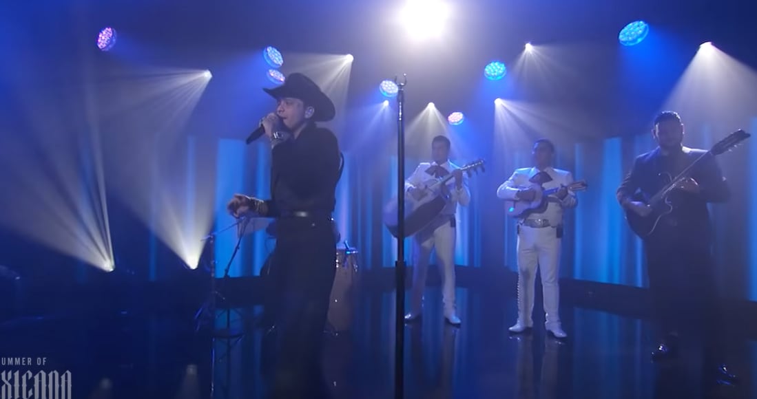 Christian Nodal deslumbra con su participación con Jimmy Kimmel en vivo