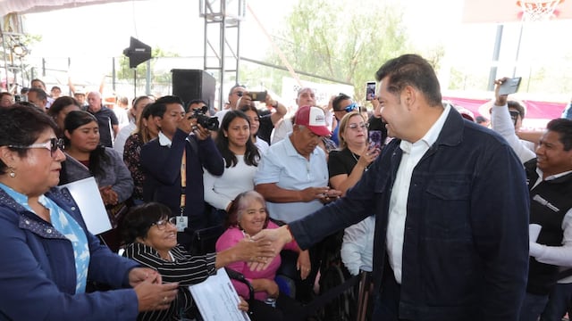 Alejandro Armenta entrega apoyos al campo y anuncia obras en Tehuacán.