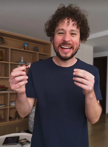 Luisito Comunica se burla de todos y revela que los dientes que se le cayeron eran falsos