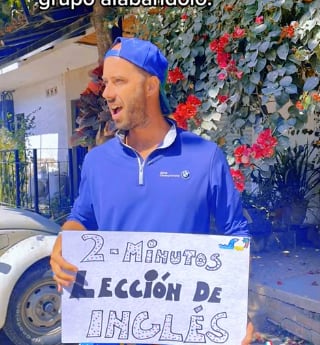 Gringo ofrece clases de inglés gratis, discusión