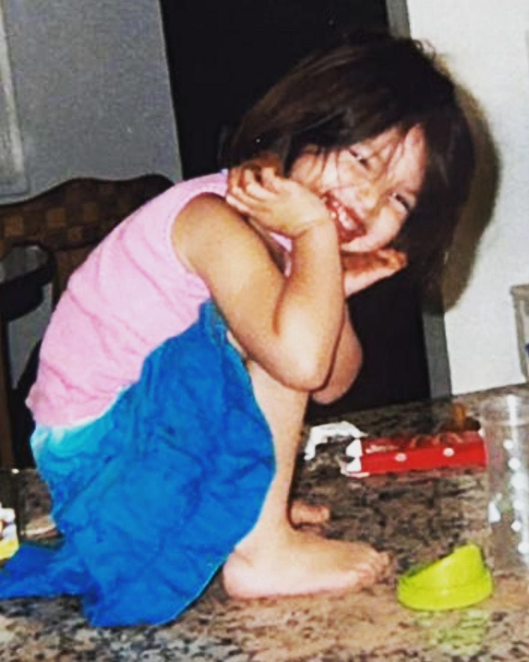 Así se veía Ángela Aguilar de niña.