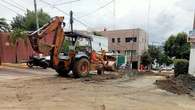 CAPAMA mantiene reparación de fugas de agua y desazolve en Acapulco