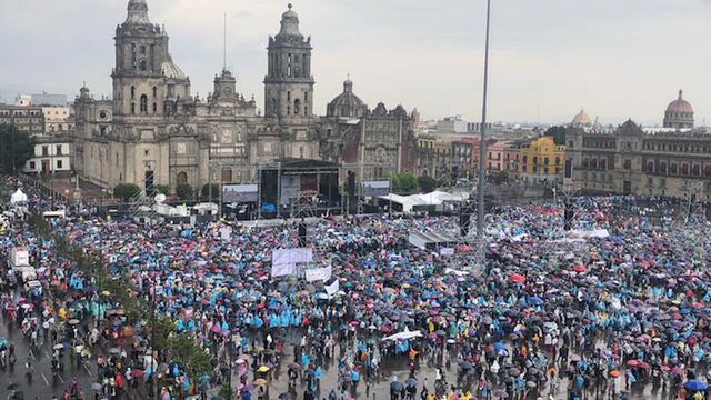 Ni la lluvia inmutó a los asistentes al AMLO FEST