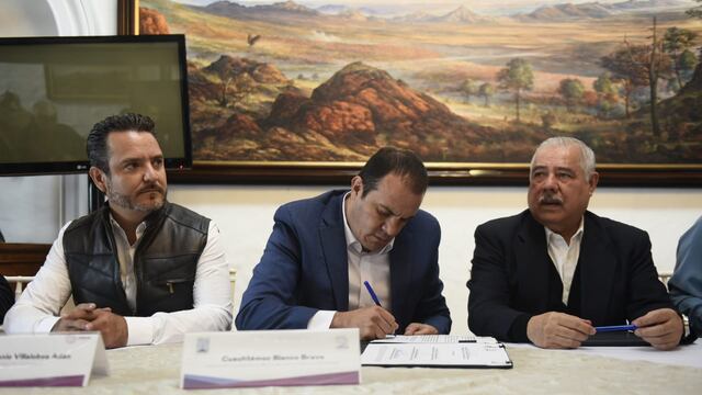 El gobernador Cuauhtémoc Blanco y el alcalde de Cuernavaca, Antonio Villalobos Adán, firmaron un convenio para trabajar juntos en el combate a la delincuencia.