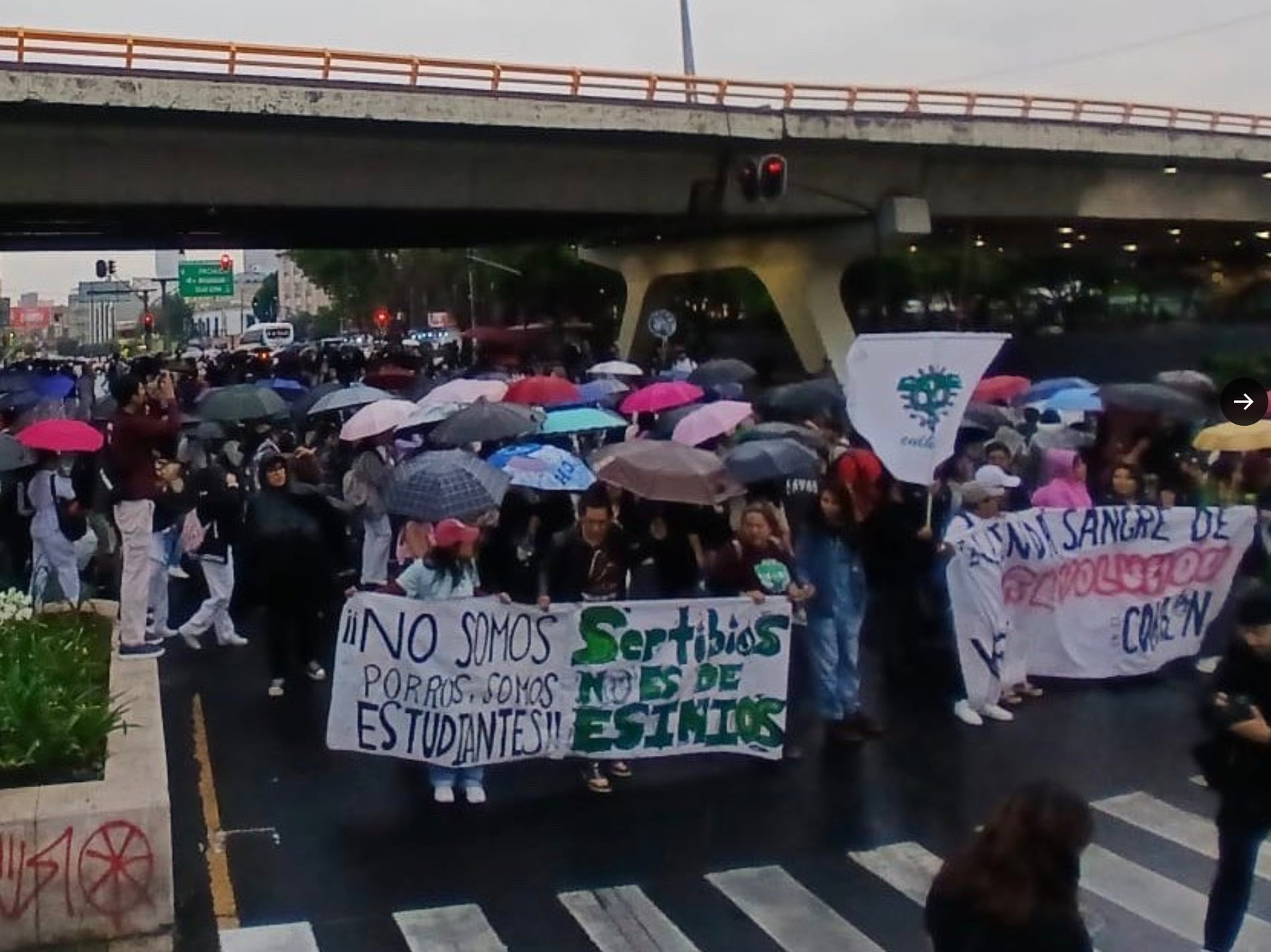 Estudiantes del IPN cierran vialidades ante falta de diálogo con autoridades