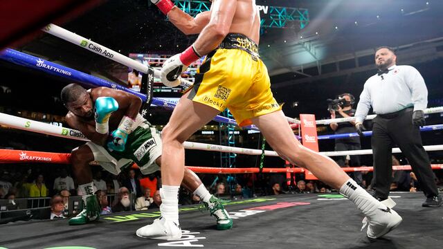 Floyd Mayweather vs Logan Paul