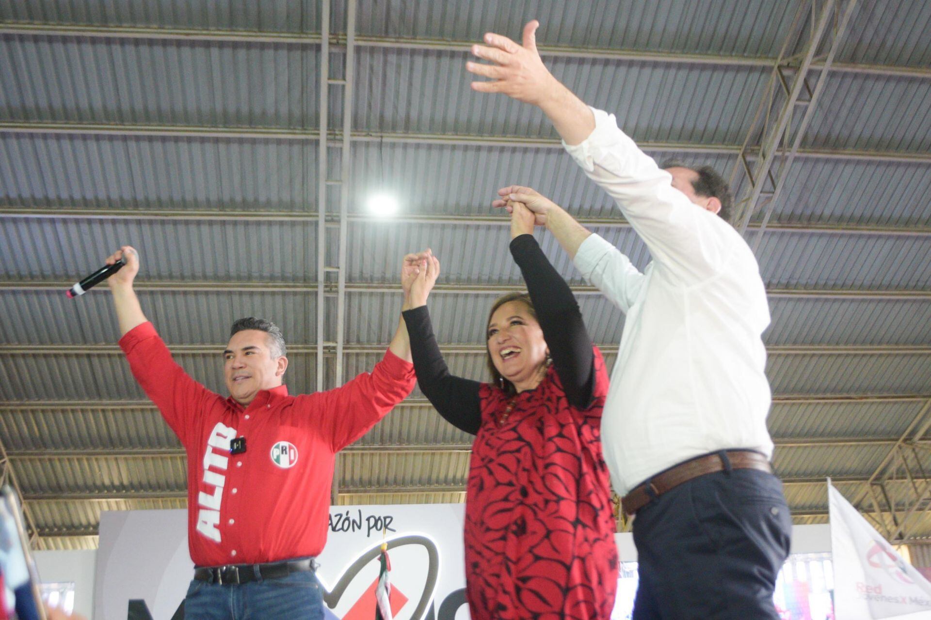 La candidata a la presidencia de la República por la alianza Va x México, Xóchitl Gálvez, se presentó en la entidad de Perote