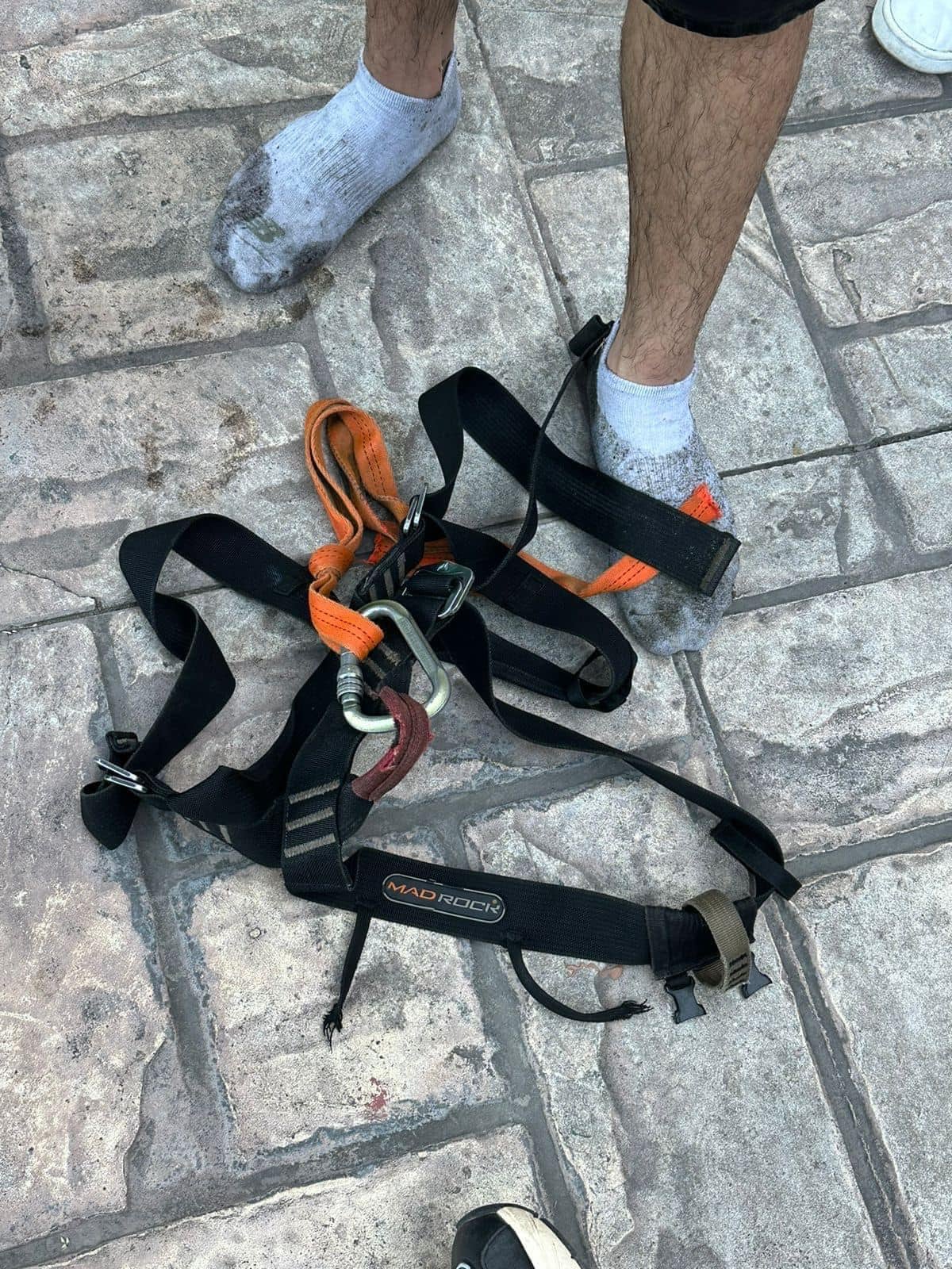 Arnés de la tirolesa se rompió